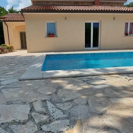 Suzy Villa Tinjan