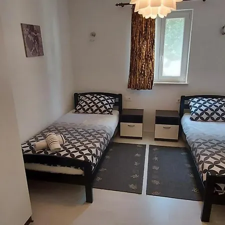 Suzy Villa Tinjan